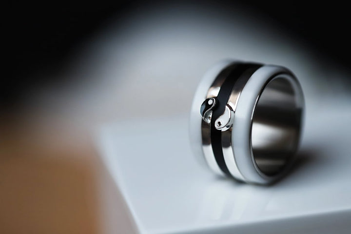 Set von zwei Medium Addons "Yin & Yang" aus Silber mit schwarz-weisser Emaille-Beschichtung für den auswechselbaren mood Ring