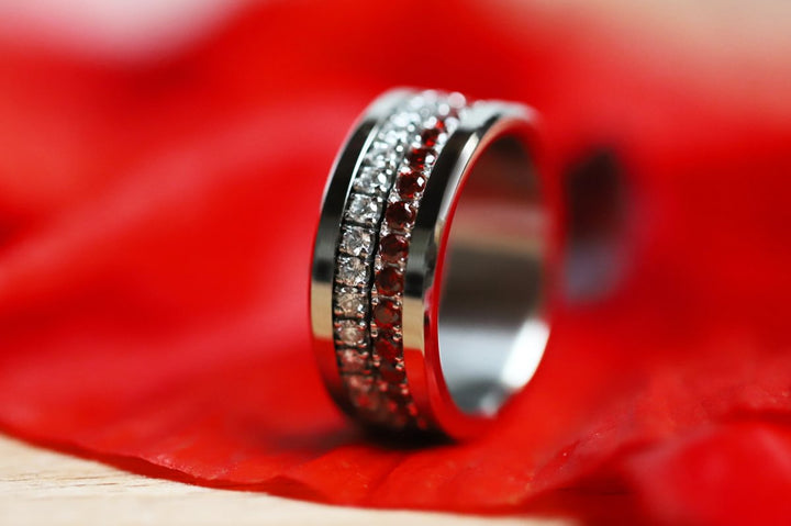 💍 Inner ring (medium addon) "Aura Poppy" in 925 silver set with red zircons