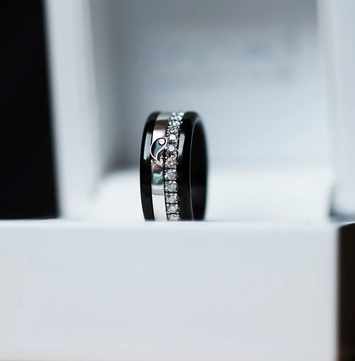 Set von zwei Medium Addons "Yin & Yang" aus Silber mit schwarz-weisser Emaille-Beschichtung für den auswechselbaren mood Ring