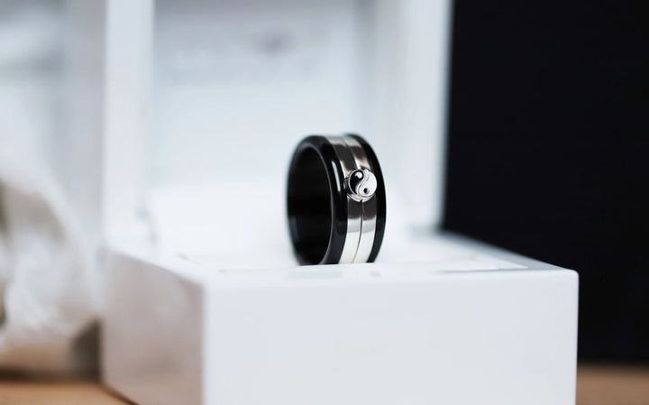 Set von zwei Medium Addons "Yin & Yang" aus Silber mit schwarz-weisser Emaille-Beschichtung für den auswechselbaren mood Ring