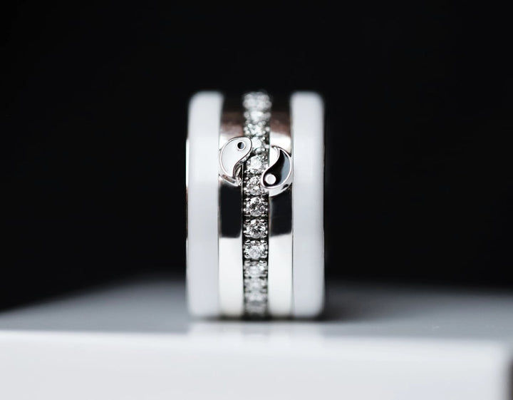 Set von zwei Medium Addons "Yin & Yang" aus Silber mit schwarz-weisser Emaille-Beschichtung für den auswechselbaren mood Ring
