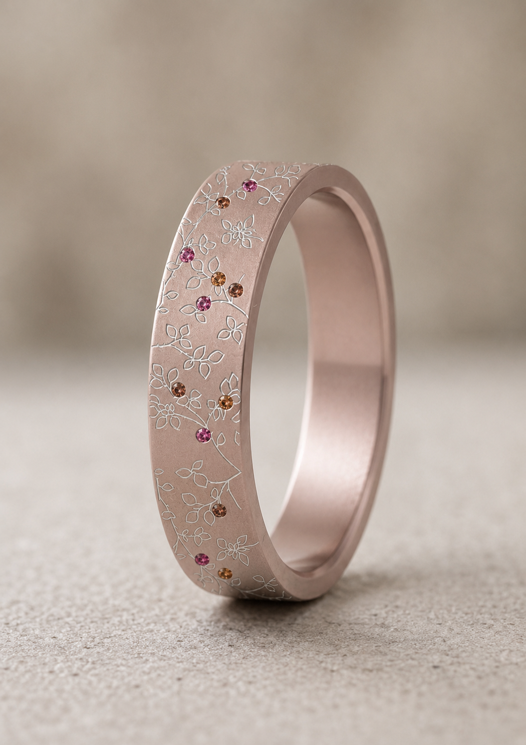 🍂 Nuaris — deux tiers en aluminium noisette gravé de feuillages, serti de saphirs & diamants bruns