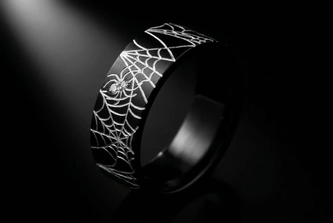 🕷️ Anneau (addon) « Aranea » en aluminium noir serti de diamants