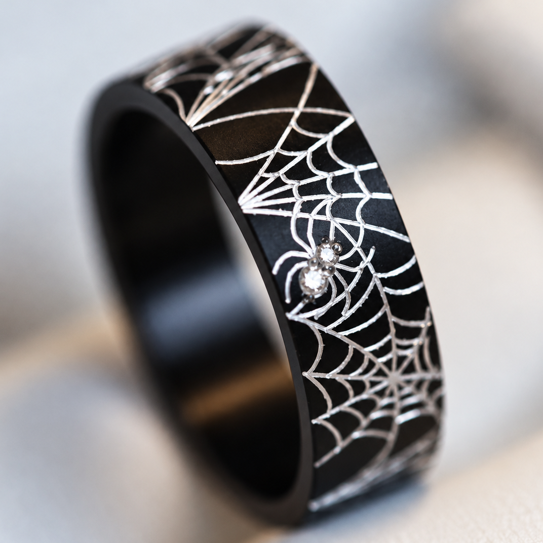 🕷️ Anneau (addon) « Aranea » en aluminium noir serti de diamants