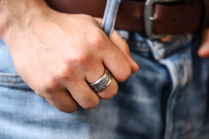 🦾    Coffret Style et Puissance au Masculin 🩶 Bague mood avec deux anneaux en acier 3d