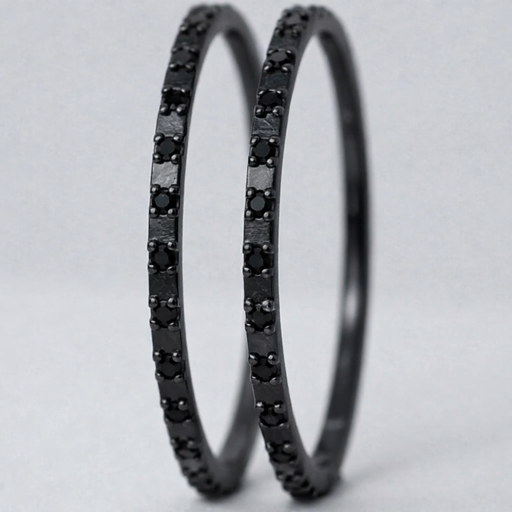 Innenring (Mini Addon) „Schwarze Finsternis“ aus schwarzem 925er Silber mit schwarzen Zirkonia-Steinen besetzt