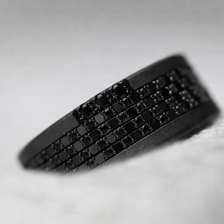 Innenring (Mini Addon) „Schwarze Finsternis“ aus schwarzem 925er Silber mit schwarzen Zirkonia-Steinen besetzt