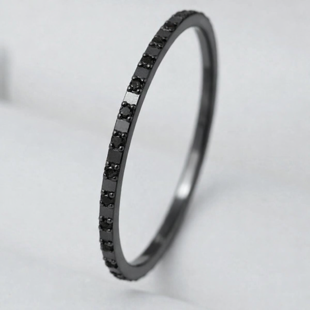 Innenring (Mini Addon) „Schwarze Finsternis“ aus schwarzem 925er Silber mit schwarzen Zirkonia-Steinen besetzt