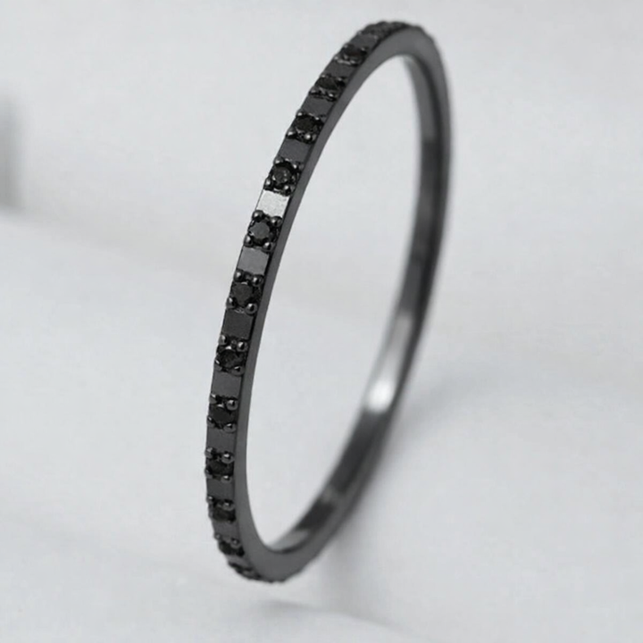 Innenring (Mini Addon) „Schwarze Finsternis“ aus schwarzem 925er Silber mit schwarzen Zirkonia-Steinen besetzt