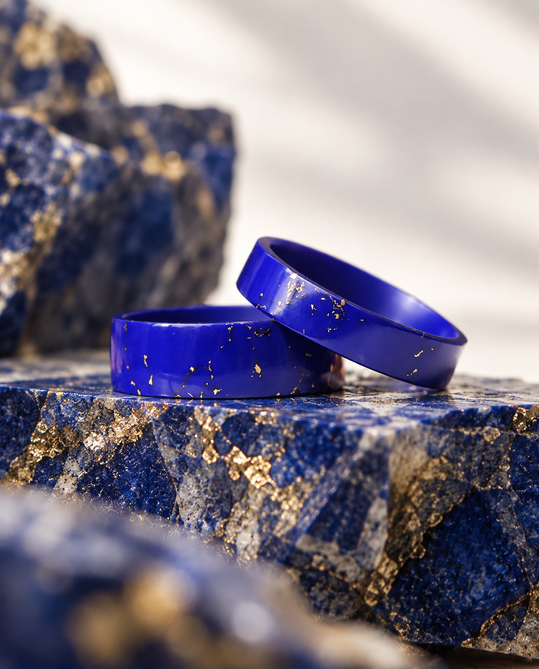 💙 Bleu des Dieux — anneau (deux tiers) taillé dans le lapis-lazuli