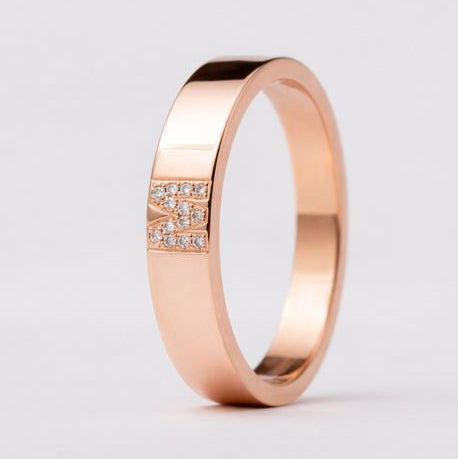 Deux tiers gravé d'une lettre sertie