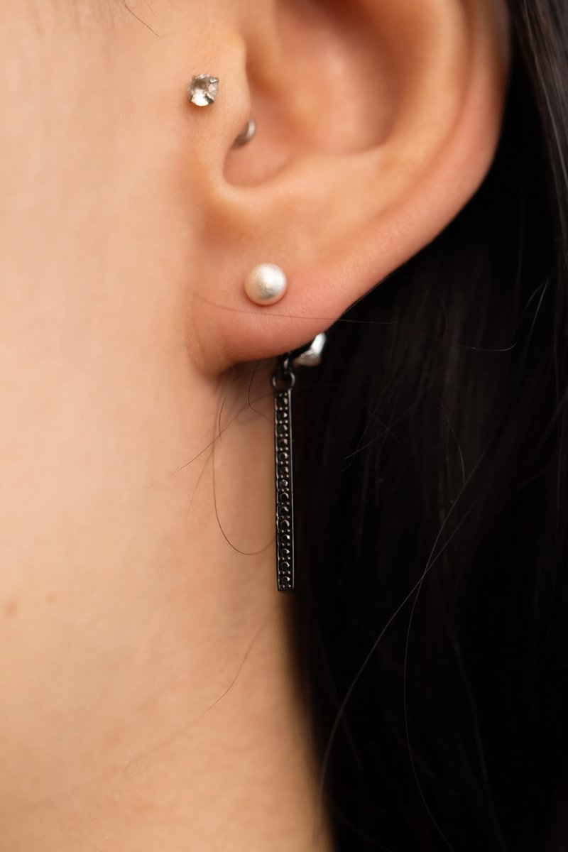 "Drop Aura obscura " mood en argent 925 serti de zircons noirs (Bijou d'oreille)