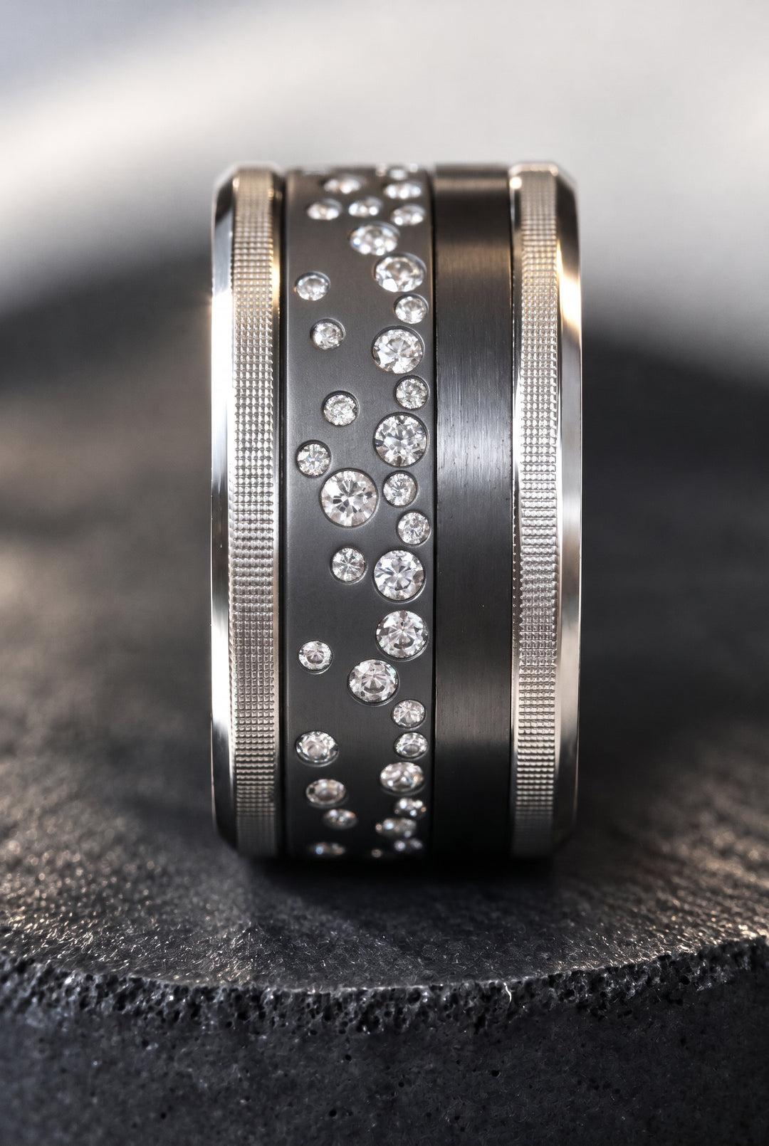 Anneau (deux tiers) "Willow Nocturne" en argent anthracite serti de zircons blancs pour bague mood interchangeable