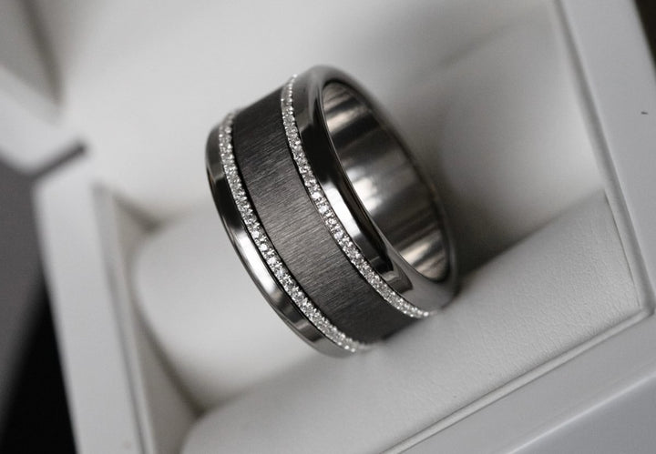 Innenring (2/3 Addon) aus anthrazitfarbenem geknittertem Edelstahl für den auswechselbaren moor Ringe