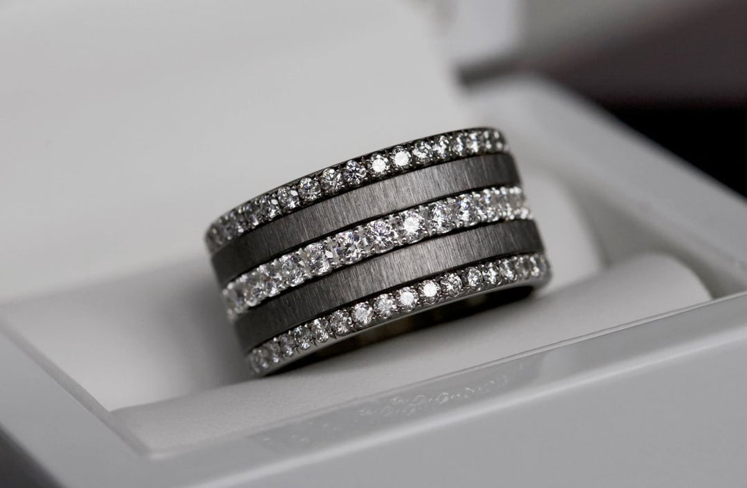 Inner ring (medium addon) in anthracite wrinkled steel for interchangeable mood ring