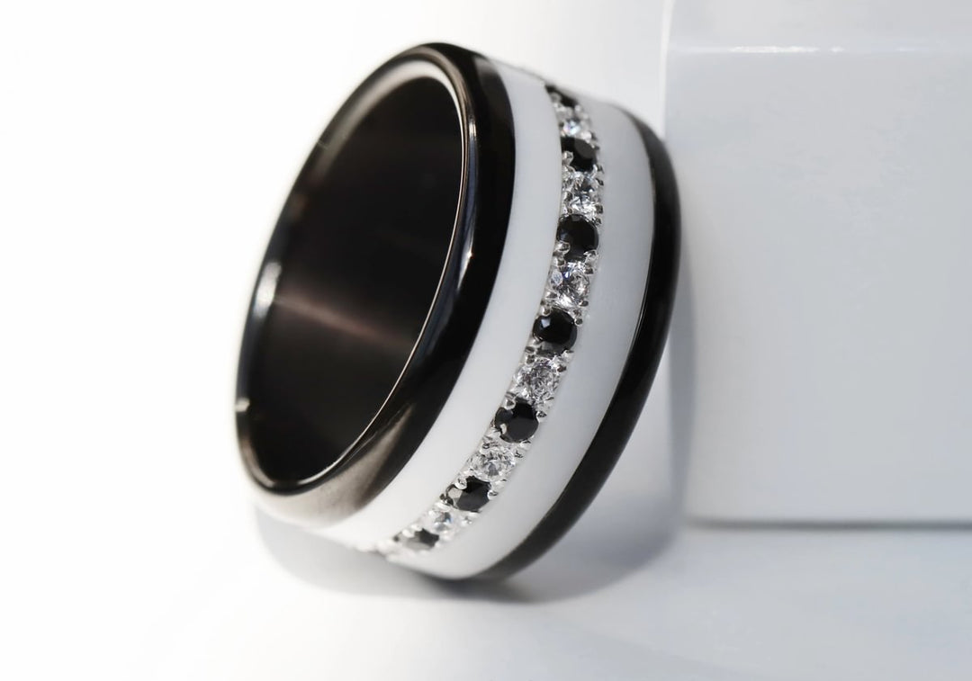 💍 Inner ring (medium addon) "Aura Black & White Signature" in 925 silver set with black and white zircons