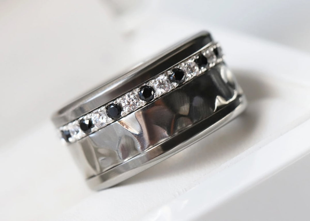 💍 Inner ring (medium addon) "Aura Black & White Signature" in 925 silver set with black and white zircons
