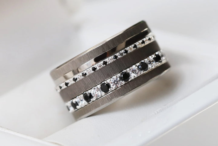 💍 Inner ring (medium addon) "Aura Black & White Signature" in 925 silver set with black and white zircons