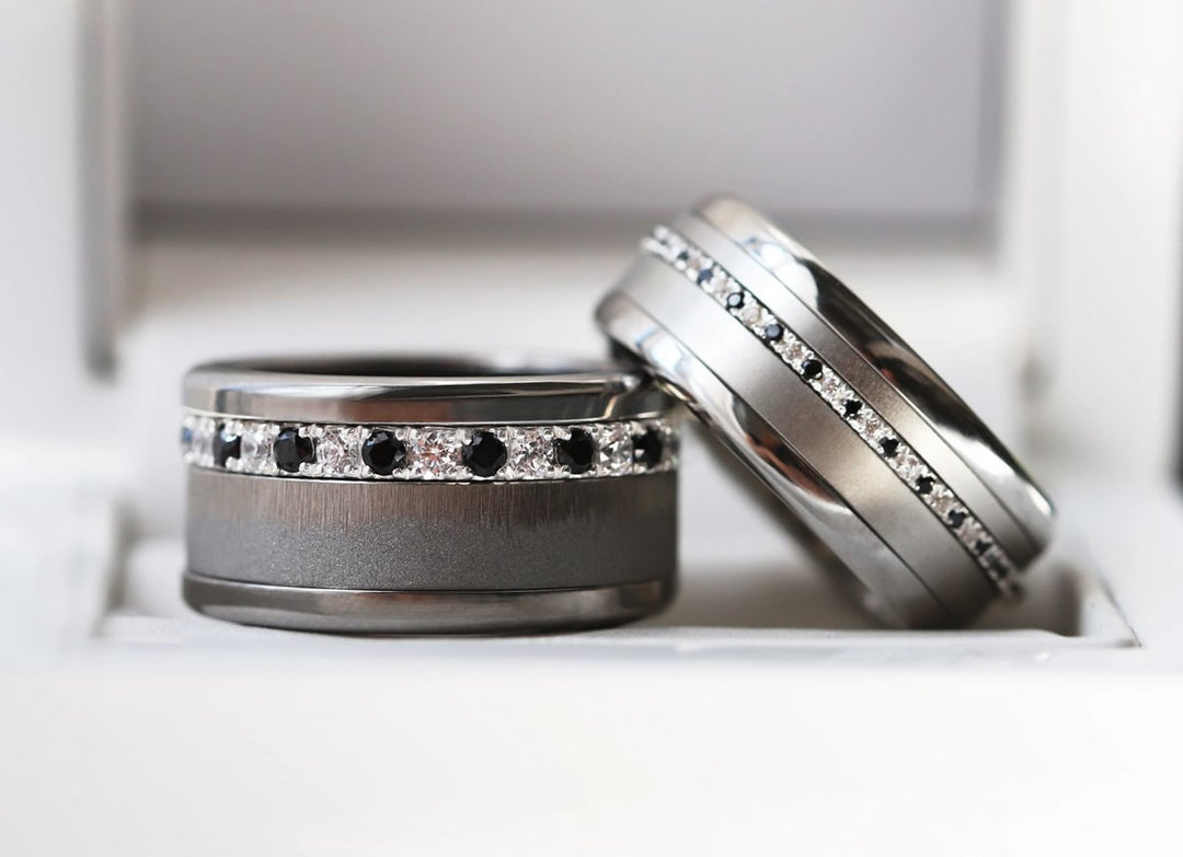 💍 Inner ring (medium addon) "Aura Black & White Signature" in 925 silver set with black and white zircons