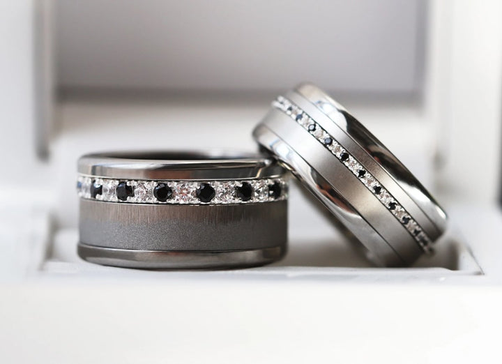 💍 Inner ring (medium addon) "Aura Black & White Signature" in 925 silver set with black and white zircons