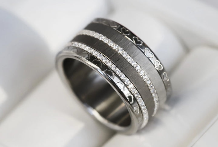 Base en acier poli Love