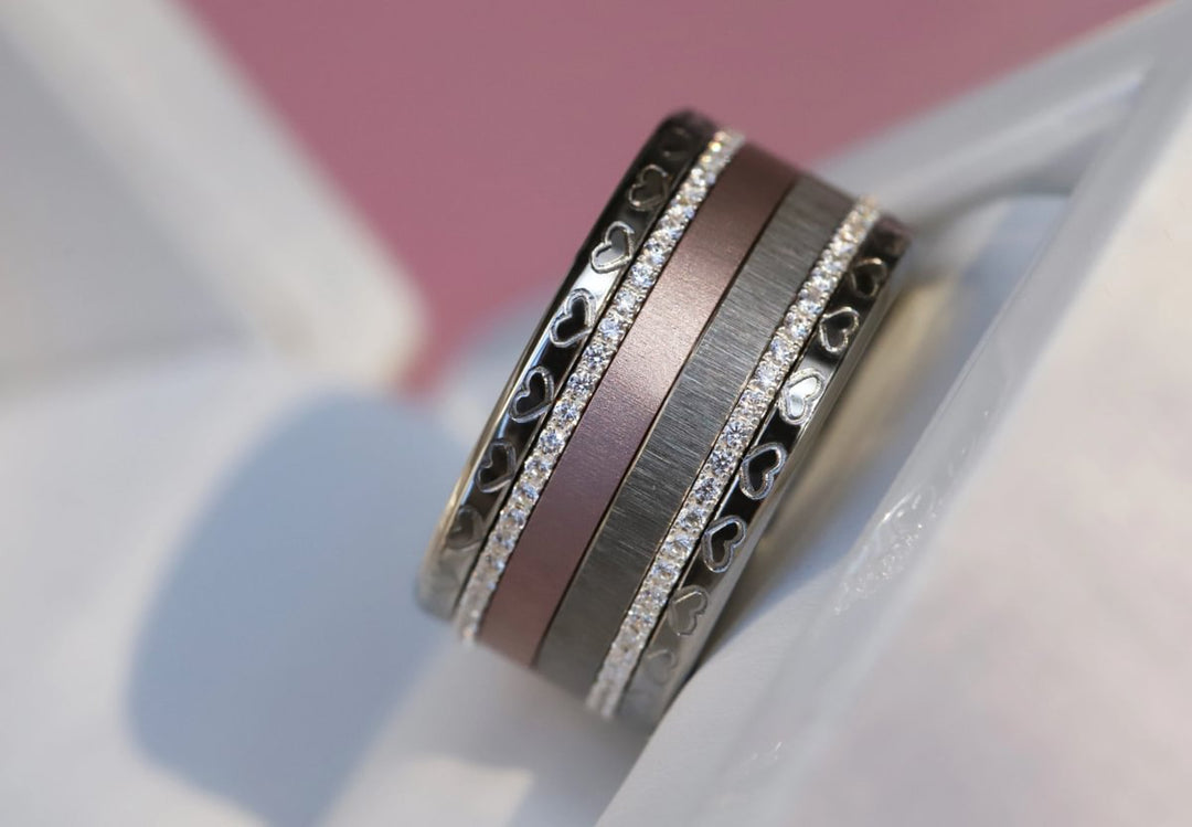 Base en acier poli Love