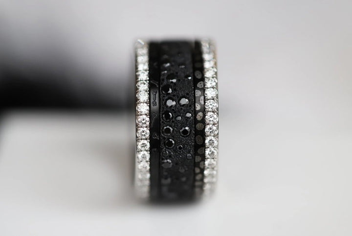 Anneau (deux tiers) "Willow Black" en argent glitter noir serti de zircons noirs pour bague mood interchangeable