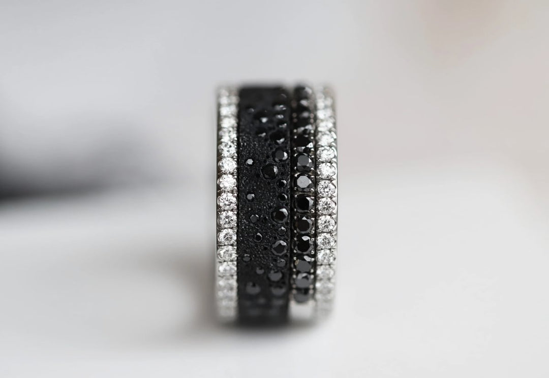 Anneau (deux tiers) "Willow Black" en argent glitter noir serti de zircons noirs pour bague mood interchangeable