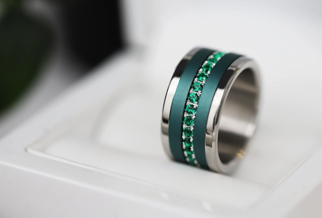 💍 Anneau (addon medium) "Aura des Bois" en argent 925 serti de zircons vert émeraude