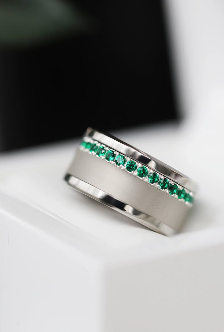 💍 Anneau (addon medium) "Aura des Bois" en argent 925 serti de zircons vert émeraude