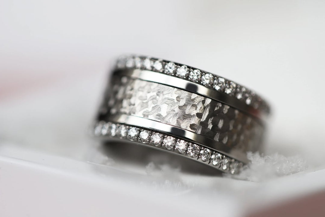 11 🎁 Anneau (deux tiers) "Éclat de Joie" en acier