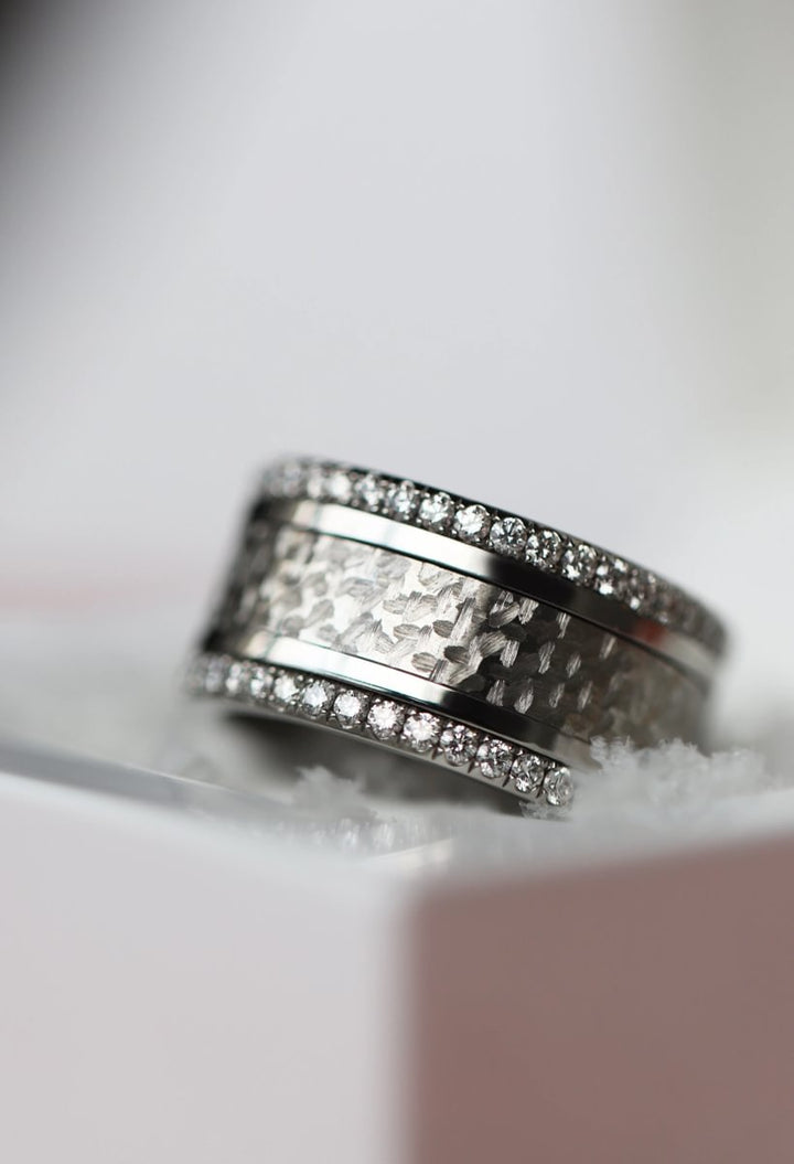 11 🎁 Anneau (deux tiers) "Éclat de Joie" en acier