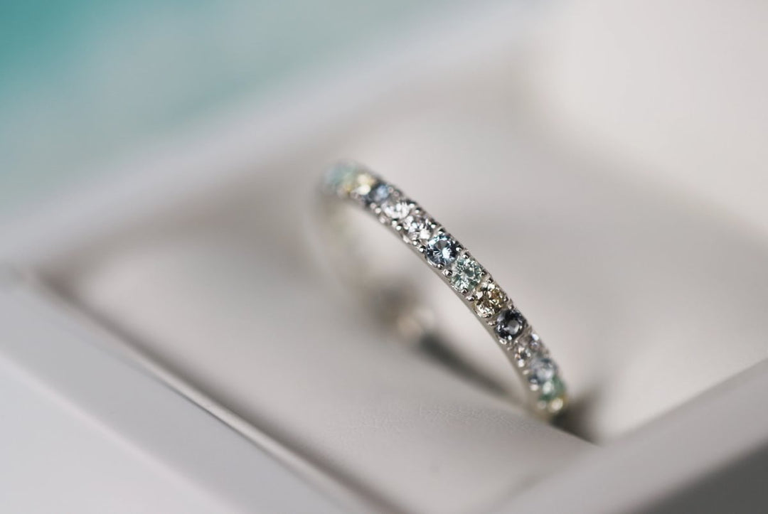 Innenring (Medium Addon) "Aura Engel" Aura Light grey aus 925er Silber mit Zirkonia Steine besetzt