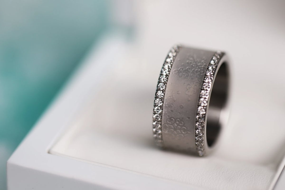 18 🎁 Anneau (addon ou deux tiers) "Flocons blancs" en polymère translucide sablé