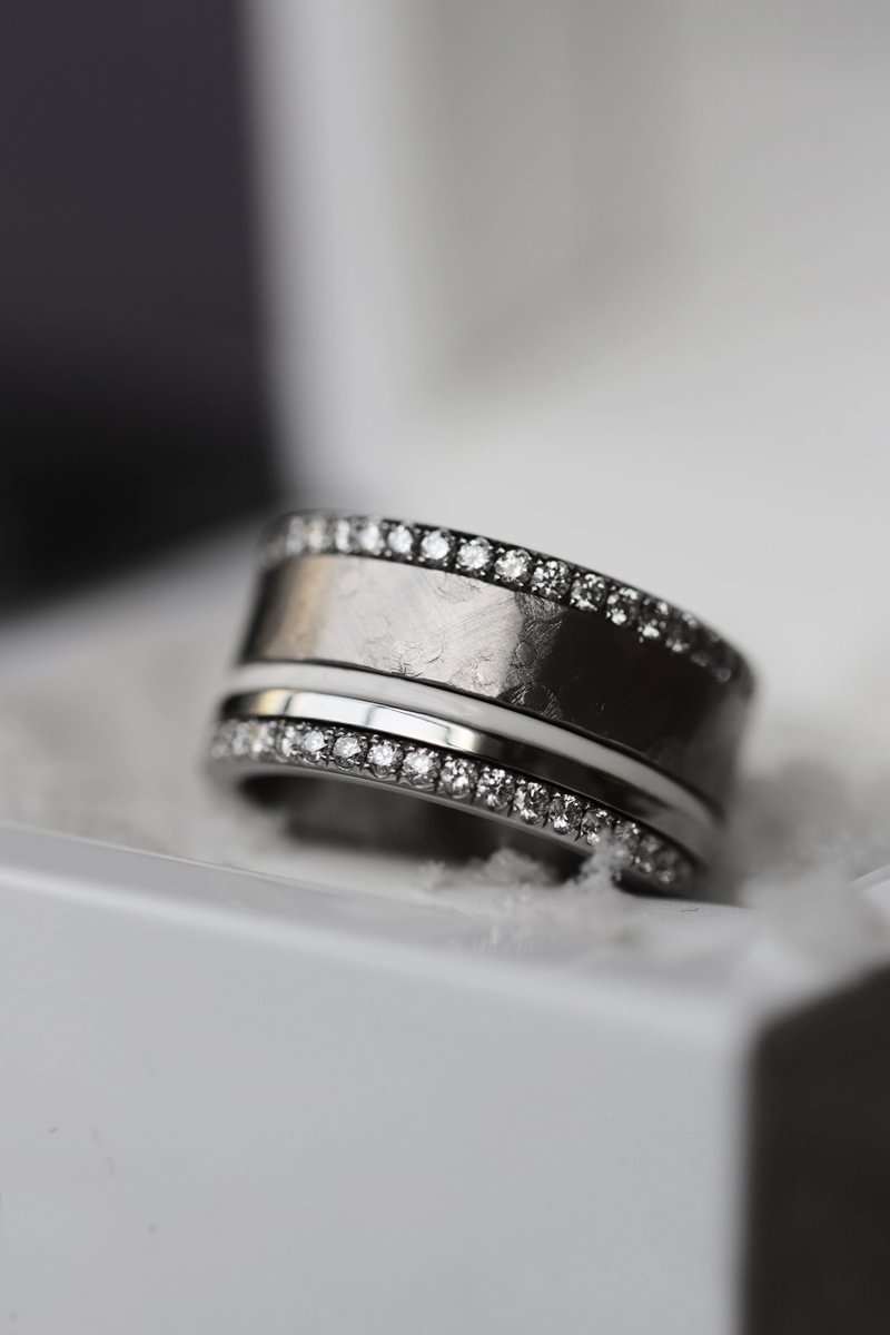 19 🎁 Anneau (deux tiers) "Ombre de Neige" en acier