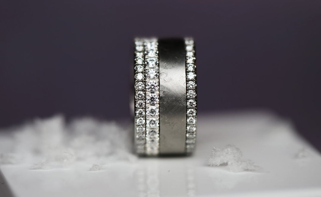 19 🎁 Anneau (deux tiers) "Ombre de Neige" en acier