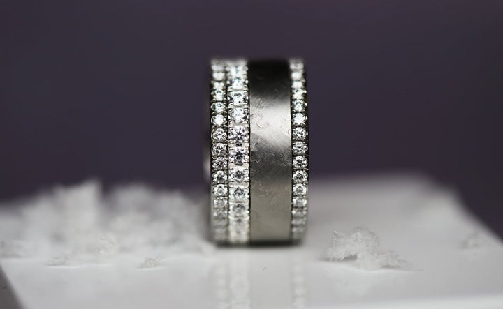 19 🎁 Anneau (deux tiers) "Ombre de Neige" en acier