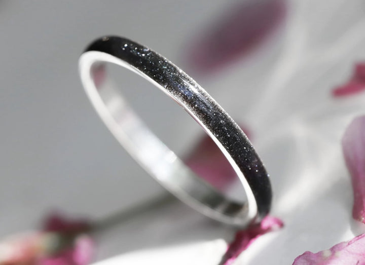 Voile Céleste 🖤  anneau (medium) en argent 925 avec un revêtement en émail noir - paillettes