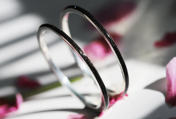 Voile Céleste 🖤  anneau (mini) en argent 925 avec un revêtement en émail noir - paillettes