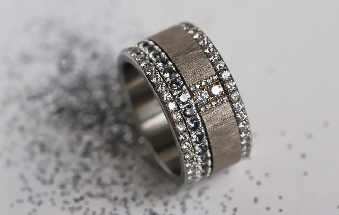 💍 Anneau (addon medium) "Aura Givré" Aura Grey en argent 925 serti de zircons gris