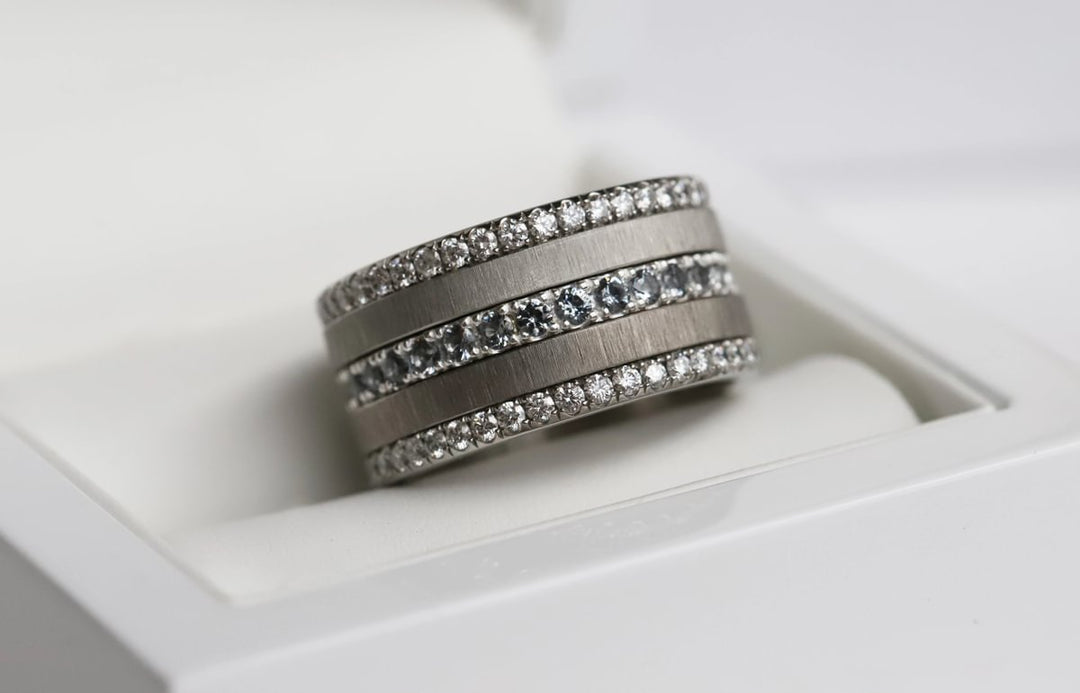 💍 Anneau (addon medium) "Aura Givré" Aura Grey en argent 925 serti de zircons gris