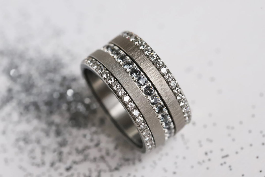 💍 Anneau (addon medium) "Aura Givré" Aura Grey en argent 925 serti de zircons gris