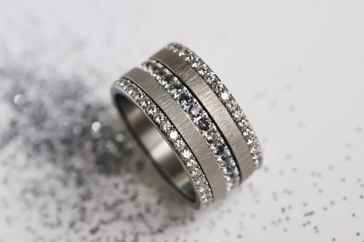 💍 Anneau (addon medium) "Aura Givré" Aura Grey en argent 925 serti de zircons gris