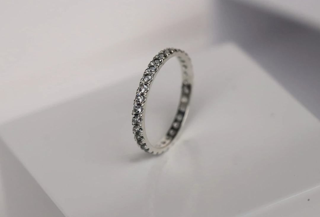 💍 Anneau (addon medium) "Aura Givré" Aura Grey en argent 925 serti de zircons gris