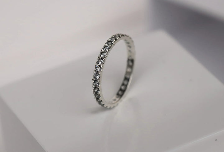 💍 Anneau (addon medium) "Aura Givré" Aura Grey en argent 925 serti de zircons gris