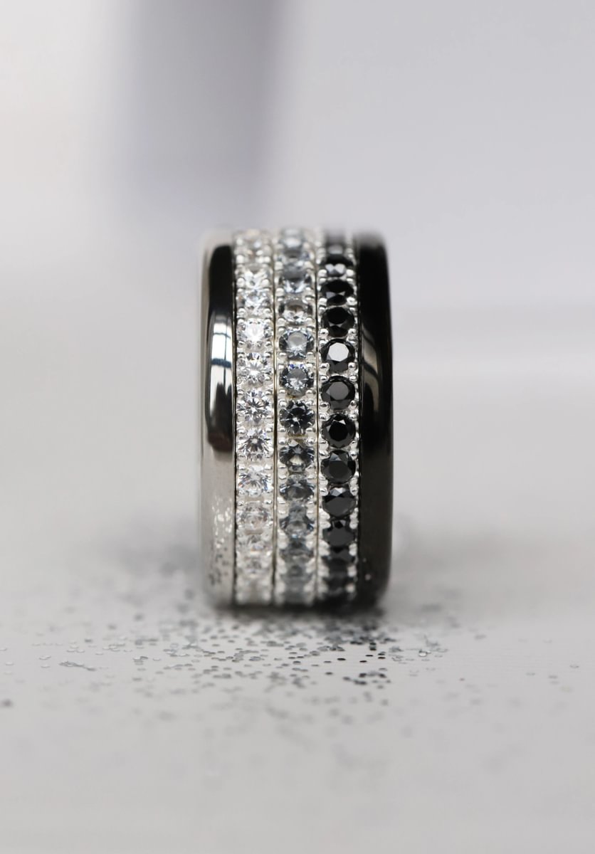 💍 Anneau (addon medium) "Aura Givré" Aura Grey en argent 925 serti de zircons gris