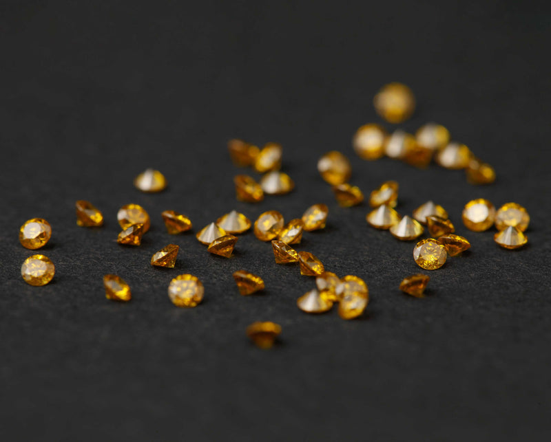 "Pur", settting of a yellow diamond from Zermatt