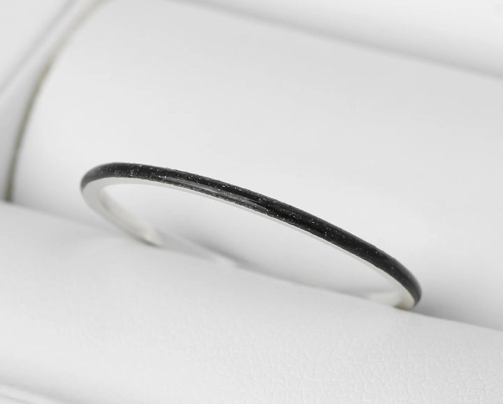 Voile Céleste 🖤  anneau (mini) en argent 925 avec un revêtement en émail noir - paillettes