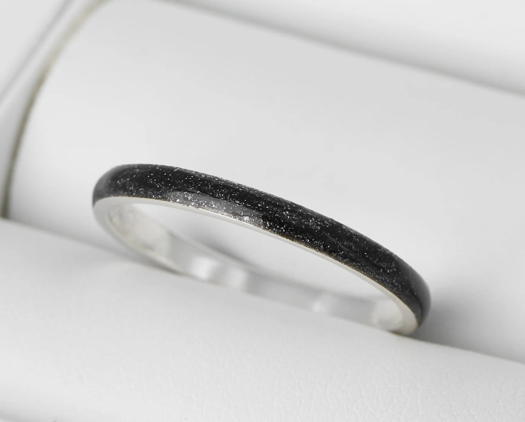 Voile Céleste 🖤  anneau (medium) en argent 925 avec un revêtement en émail noir - paillettes