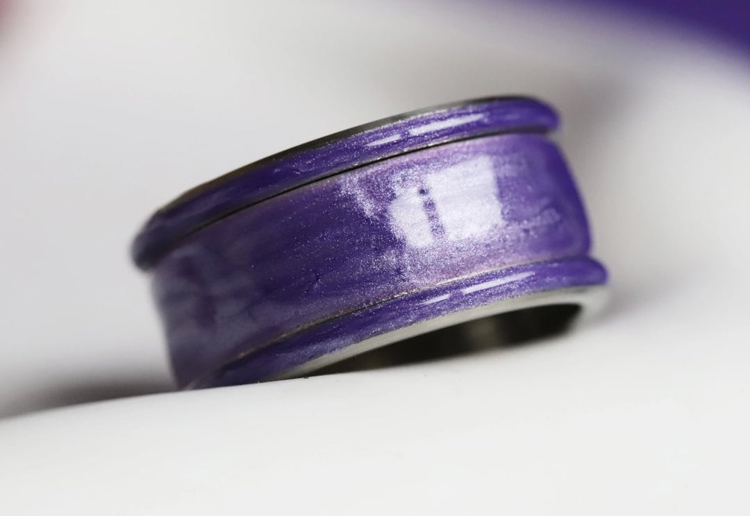 Améthyste Boréale 🔮 Base small (11mm) en acier avec un revêtement en émail violet nacré